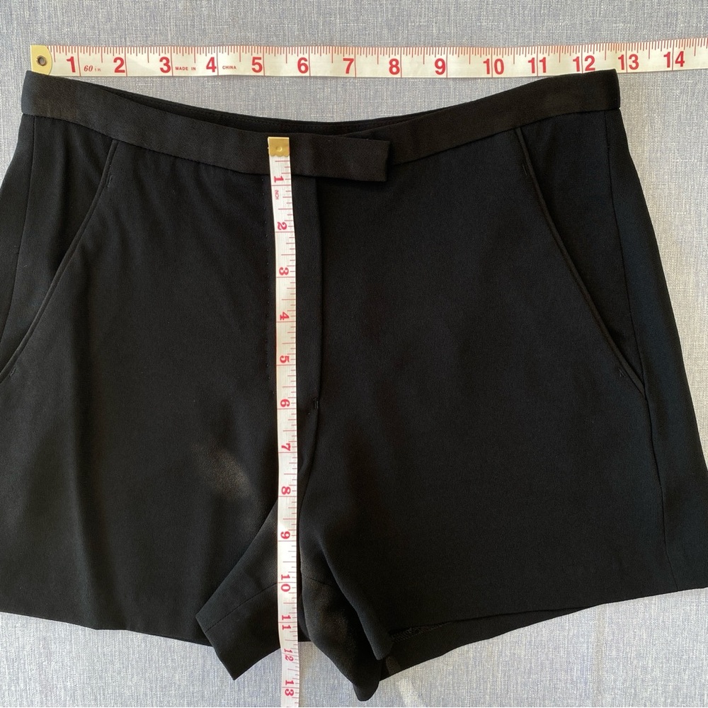 Aritzia Babaton|Premium Japanese Fabric Crepe Drapey Mini Shorts Black Size 00 - Picture 12 of 13